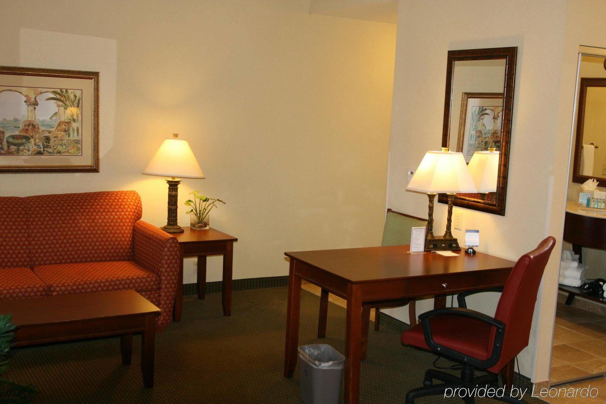 Hampton Inn & Suites Stuart-North Room photo